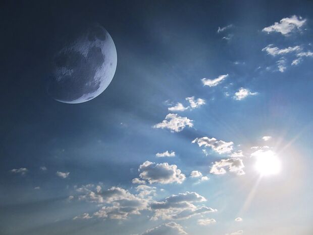 Tenaga bulan dan matahari digunakan untuk membersihkan azimat